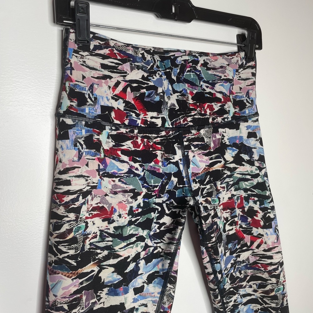 Wunder Under High Rise Legging Culture Clash Multi Black - Picture 4 of 5